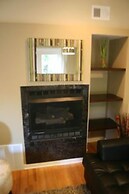 Roscoe Village Guesthouse