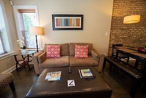 Roscoe Village Guesthouse