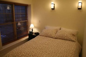 Roscoe Village Guesthouse