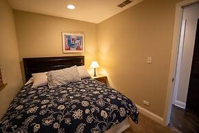 Roscoe Village Guesthouse