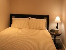 Roscoe Village Guesthouse