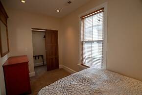 Roscoe Village Guesthouse