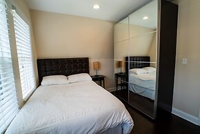 Roscoe Village Guesthouse