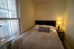 Roscoe Village Guesthouse