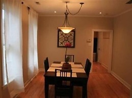 Roscoe Village Guesthouse