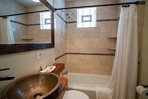 Roscoe Village Guesthouse