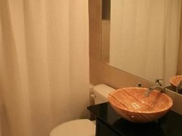 Roscoe Village Guesthouse