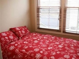 Roscoe Village Guesthouse