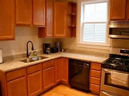 Roscoe Village Guesthouse