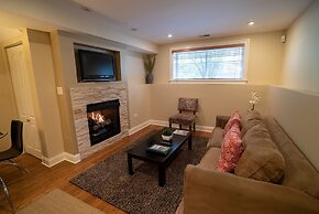 Roscoe Village Guesthouse