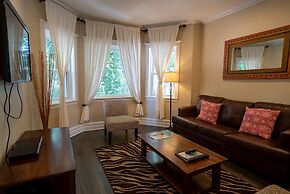 Roscoe Village Guesthouse