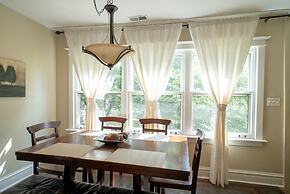 Roscoe Village Guesthouse