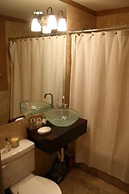 Roscoe Village Guesthouse