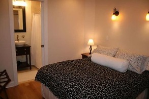 Roscoe Village Guesthouse