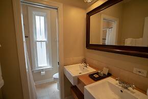 Roscoe Village Guesthouse