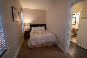 Roscoe Village Guesthouse