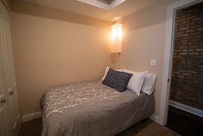 Roscoe Village Guesthouse