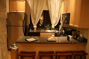 Roscoe Village Guesthouse