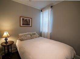 Roscoe Village Guesthouse