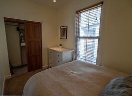 Roscoe Village Guesthouse