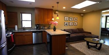 Roscoe Village Guesthouse