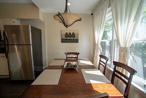 Roscoe Village Guesthouse