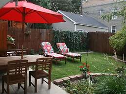 Roscoe Village Guesthouse