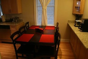 Roscoe Village Guesthouse