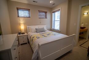 Roscoe Village Guesthouse