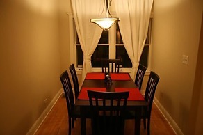 Roscoe Village Guesthouse