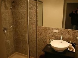 Roscoe Village Guesthouse