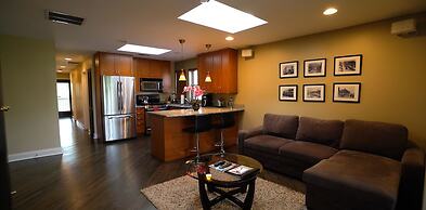 Roscoe Village Guesthouse