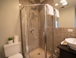 Roscoe Village Guesthouse