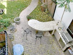 Roscoe Village Guesthouse