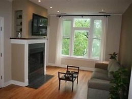 Roscoe Village Guesthouse