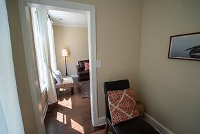 Roscoe Village Guesthouse