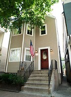 Roscoe Village Guesthouse