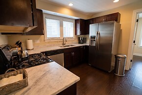 Roscoe Village Guesthouse