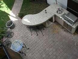 Roscoe Village Guesthouse