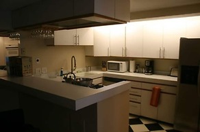 Roscoe Village Guesthouse