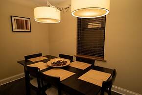 Roscoe Village Guesthouse