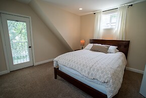 Roscoe Village Guesthouse