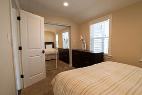 Roscoe Village Guesthouse