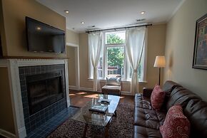 Roscoe Village Guesthouse