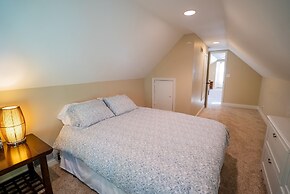 Roscoe Village Guesthouse