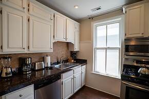 Roscoe Village Guesthouse