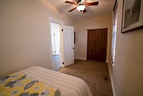 Roscoe Village Guesthouse