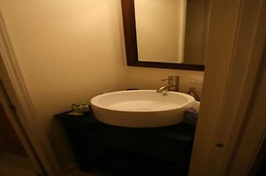 Roscoe Village Guesthouse