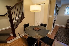 Roscoe Village Guesthouse