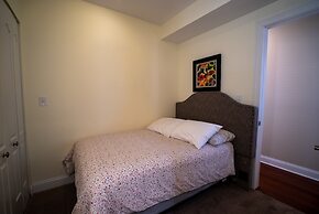 Roscoe Village Guesthouse